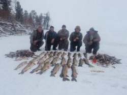 Зимняя рыбалка в Томской области на озере Елань.